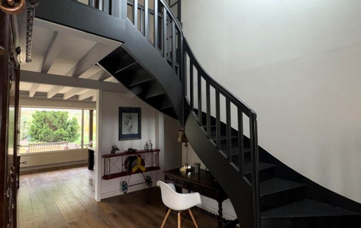 Maison SAINT-AMAND-MONTROND (18200)  196 m2 402 300 € 