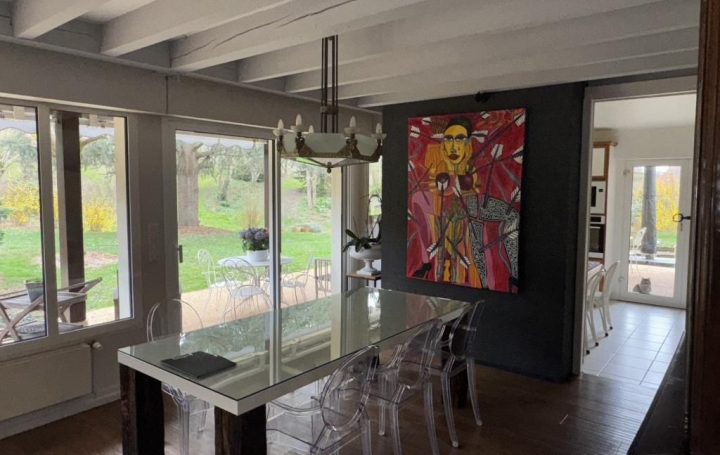 Maison SAINT-AMAND-MONTROND (18200)  196 m2 402 300 € 