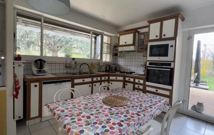 Maison SAINT-AMAND-MONTROND (18200)  196 m2 402 300 € 