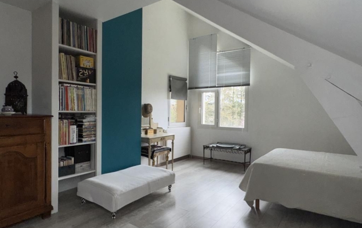 Maison SAINT-AMAND-MONTROND (18200)  196 m2 402 300 € 