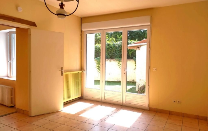 Maison SAINT-BONNET-TRONCAIS (03360)  65 m2 91 800 € 