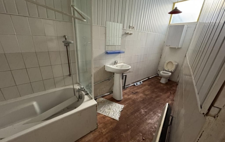 Immeuble SAINT-AMAND-MONTROND (18200)  100 m2 38 500 € 