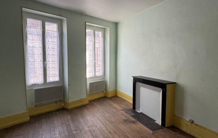 Immeuble SAINT-AMAND-MONTROND (18200)  100 m2 38 500 € 