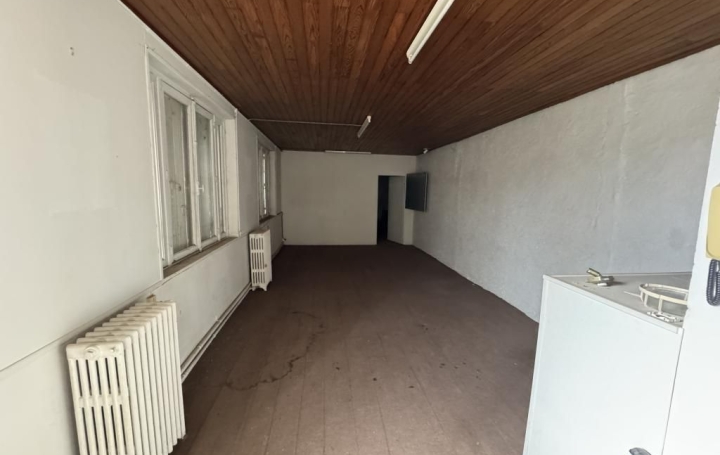 Immeuble SAINT-AMAND-MONTROND (18200)  180 m2 102 600 € 