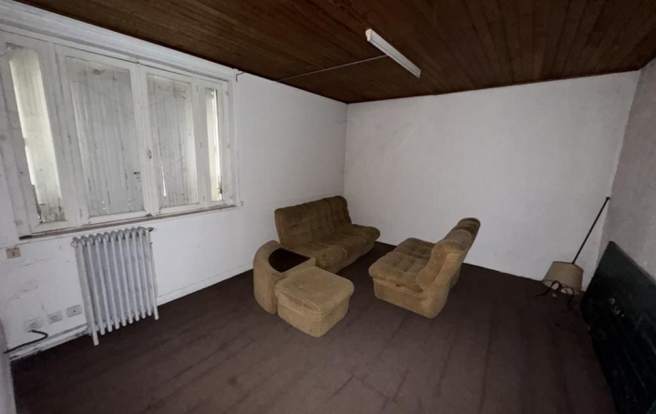 Immeuble SAINT-AMAND-MONTROND (18200)  180 m2 102 600 € 