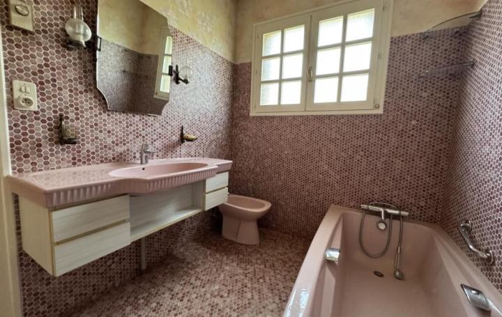 Maison SAINT-AMAND-MONTROND (18200)  158 m2 233 200 € 