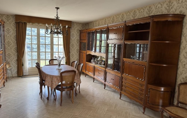 Maison SAINT-AMAND-MONTROND (18200)  158 m2 233 200 € 