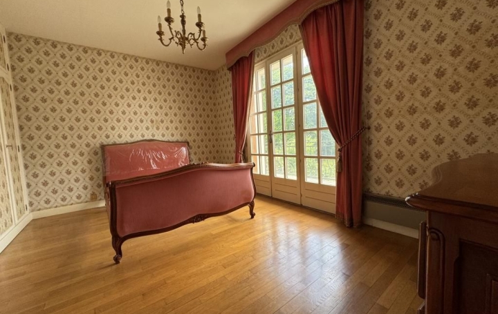 Maison SAINT-AMAND-MONTROND (18200)  158 m2 233 200 € 