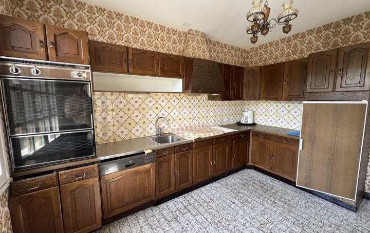 Maison SAINT-AMAND-MONTROND (18200)  158 m2 233 200 € 