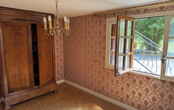 Maison SAINT-AMAND-MONTROND (18200)  158 m2 233 200 € 