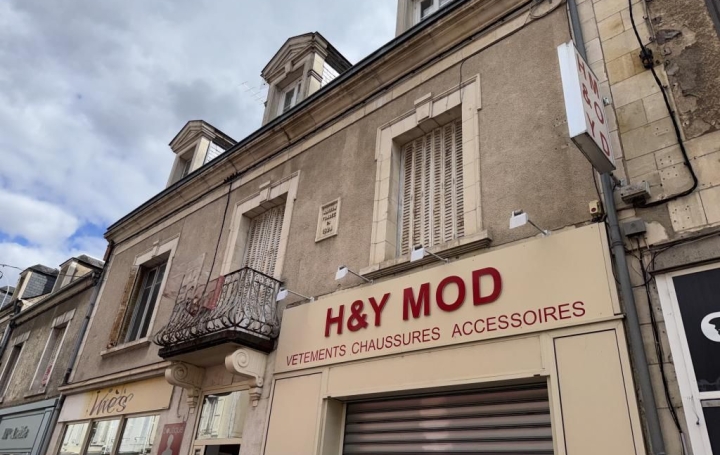 Immeuble SAINT-AMAND-MONTROND (18200)  268 m2 171 000 € 