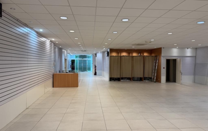 Immeuble SAINT-AMAND-MONTROND (18200)  268 m2 171 000 € 