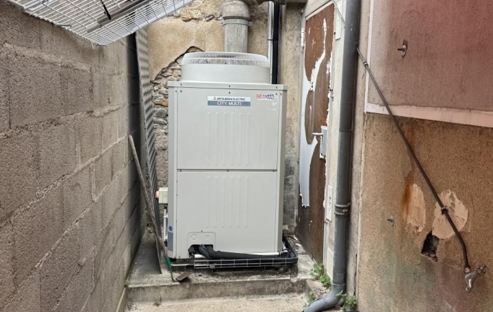 Immeuble SAINT-AMAND-MONTROND (18200)  268 m2 171 000 € 