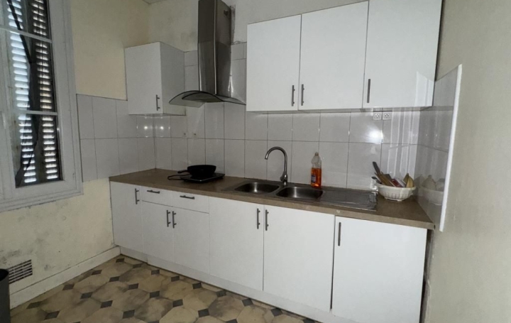 Immeuble SAINT-AMAND-MONTROND (18200)  268 m2 171 000 € 