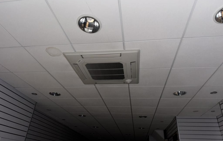 Immeuble SAINT-AMAND-MONTROND (18200)  268 m2 171 000 € 