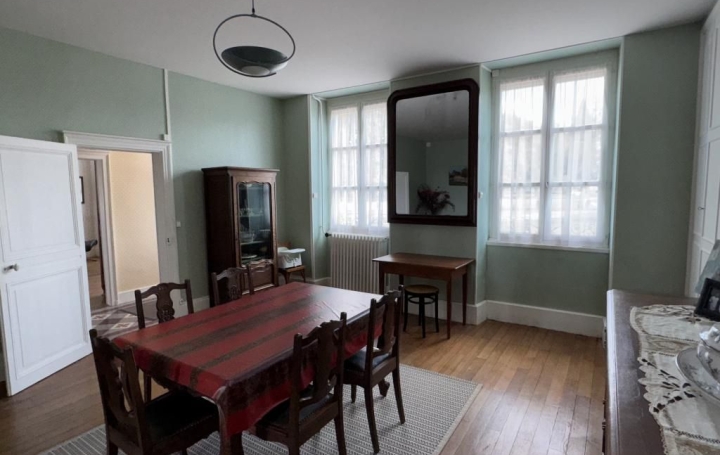 Maison DUN-SUR-AURON (18130)  180 m2 204 300 € 