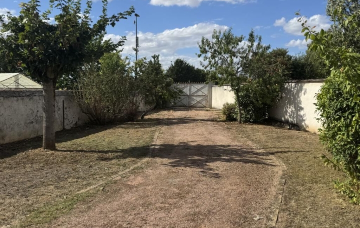 Maison DUN-SUR-AURON (18130)  180 m2 204 300 € 