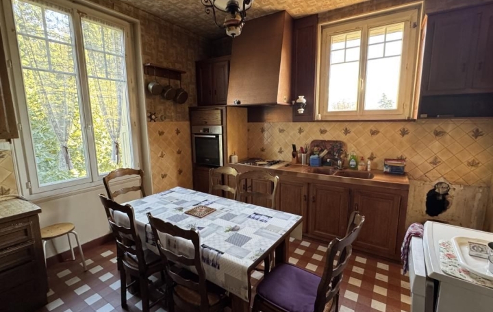 Maison SAINT-AMAND-MONTROND (18200)  151 m2 207 000 € 