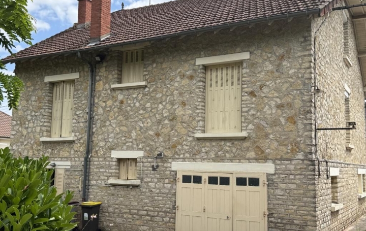 Maison SAINT-AMAND-MONTROND (18200)  151 m2 207 000 € 