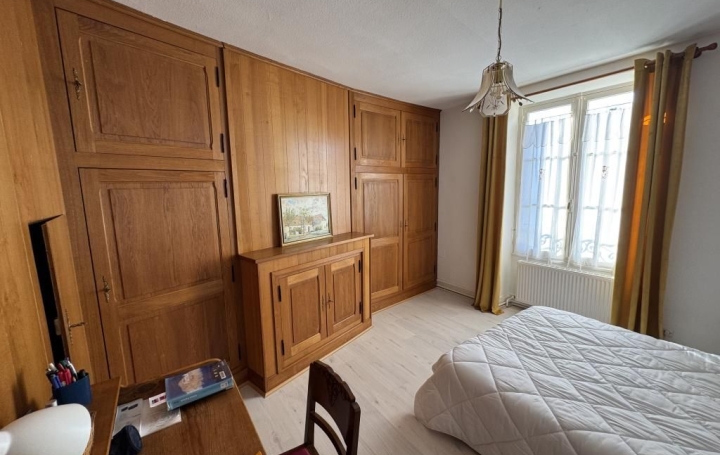 Maison SAINT-AMAND-MONTROND (18200)  134 m2 156 600 € 