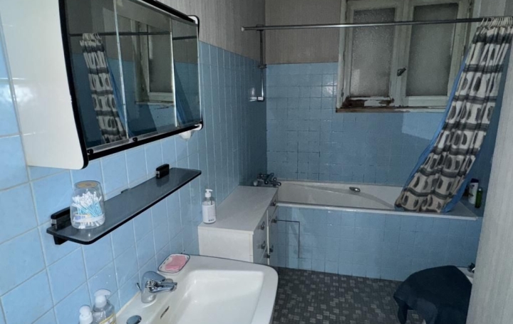 Maison SAINT-AMAND-MONTROND (18200)  94 m2 76 300 € 