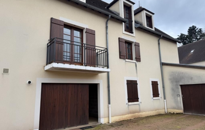 4 Pièces SAINT-AMAND-MONTROND (18200)  139 m2 151 200 € 