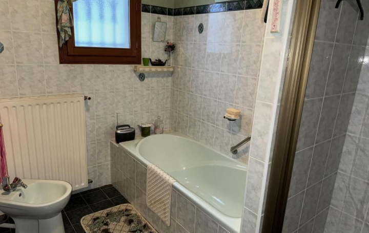 4 Pièces SAINT-AMAND-MONTROND (18200)  139 m2 151 200 € 