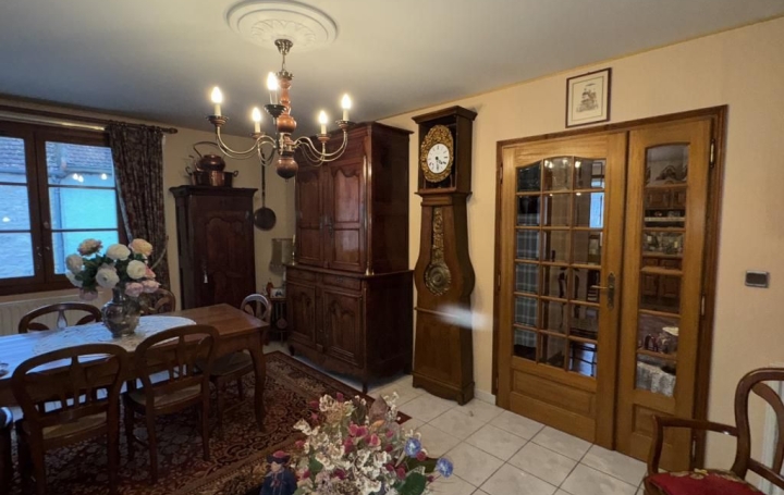 4 Pièces SAINT-AMAND-MONTROND (18200)  139 m2 151 200 € 