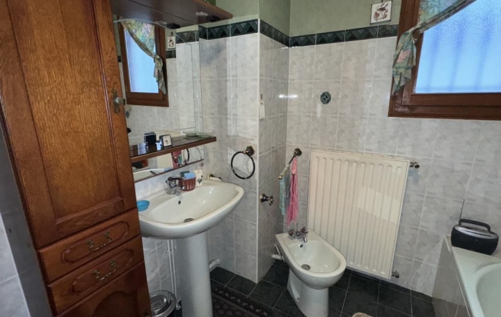 4 Pièces SAINT-AMAND-MONTROND (18200)  139 m2 151 200 € 