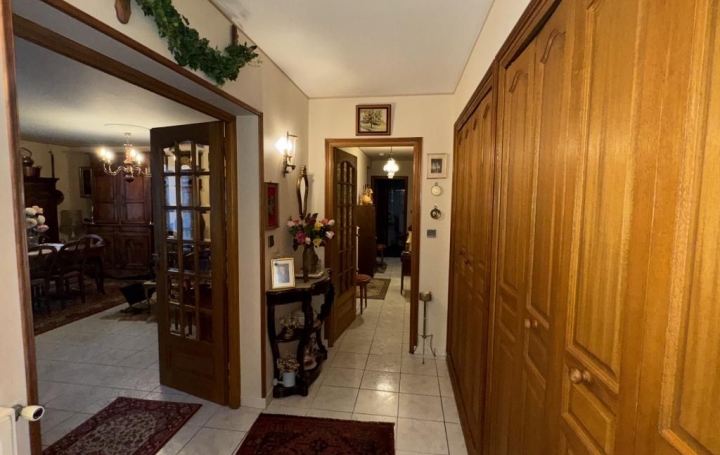 4 Pièces SAINT-AMAND-MONTROND (18200)  139 m2 151 200 € 