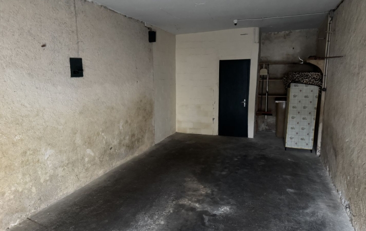 Garage SAINT-AMAND-MONTROND (18200)  26 m2 23 000 € 