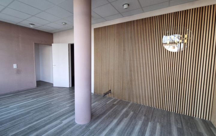 Local commercial AMBERIEU-EN-BUGEY (01500)  77 m2 180 000 € 