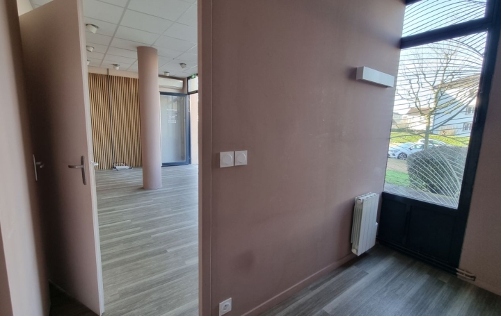 Local commercial AMBERIEU-EN-BUGEY (01500)  77 m2 180 000 € 