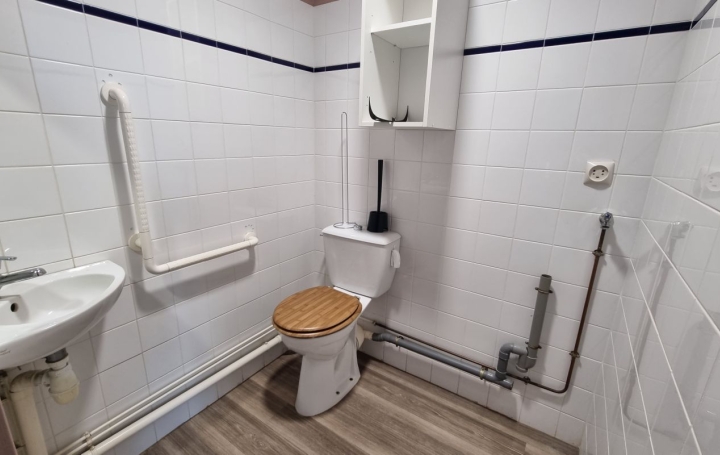 Local commercial AMBERIEU-EN-BUGEY (01500)  77 m2 180 000 € 