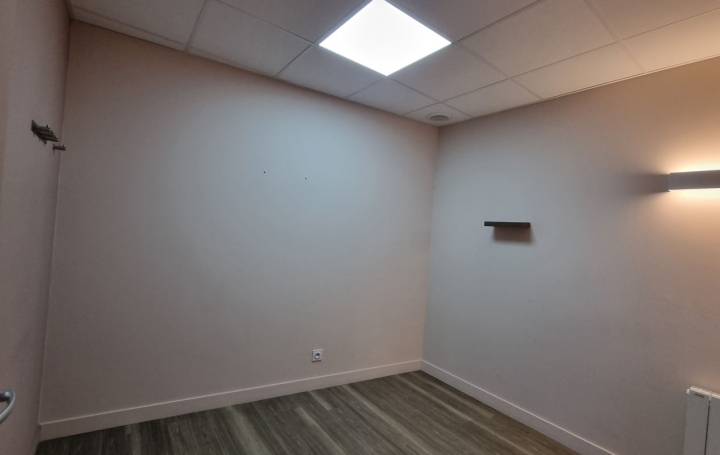 Local commercial AMBERIEU-EN-BUGEY (01500)  77 m2 180 000 € 