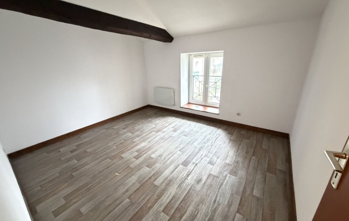 4 Pièces CHALAMONT (01320)  56 m2 580 € 