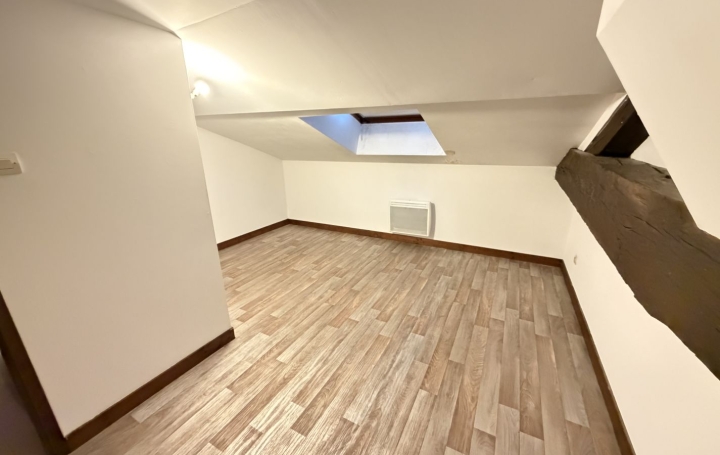 4 Pièces CHALAMONT (01320)  56 m2 580 € 