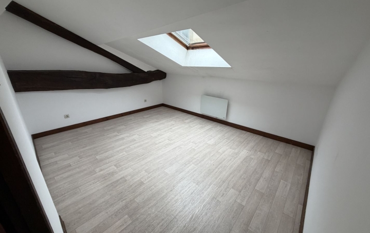 4 Pièces CHALAMONT (01320)  56 m2 580 € 