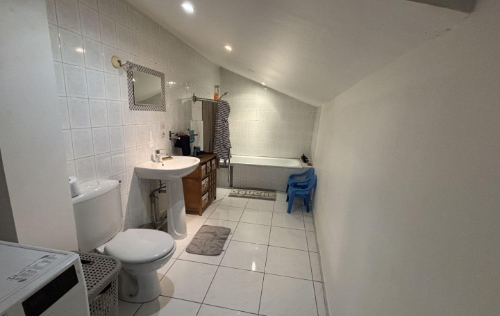 3 Pièces SAINT-PAUL-DE-VARAX (01240)  71 m2 600 € 