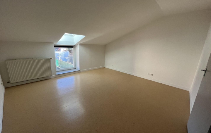Maison SAINT-PAUL-DE-VARAX (01240)  70 m2 850 € 