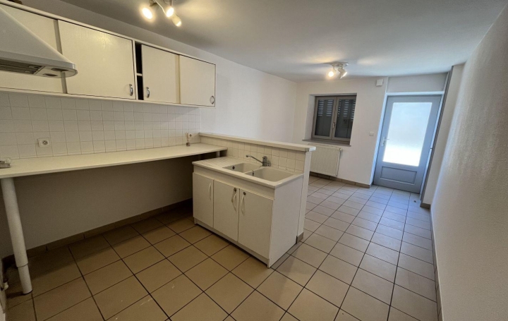 Maison SAINT-PAUL-DE-VARAX (01240)  70 m2 850 € 
