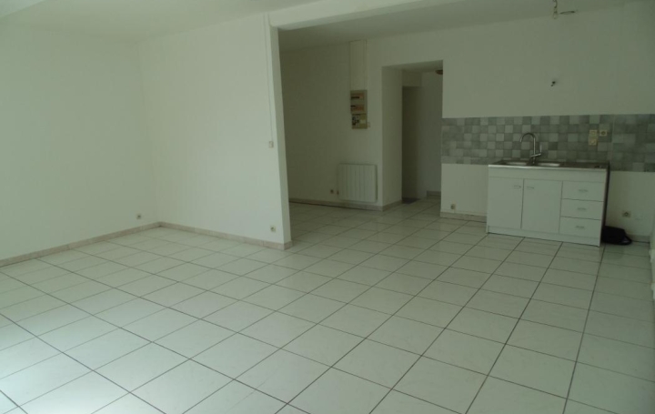 Studio SAINT-PAUL-DE-VARAX (01240)  48 m2 415 € 