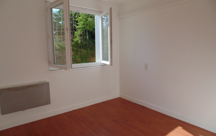 3 Pièces CHALAMONT (01320)  59 m2 750 € 