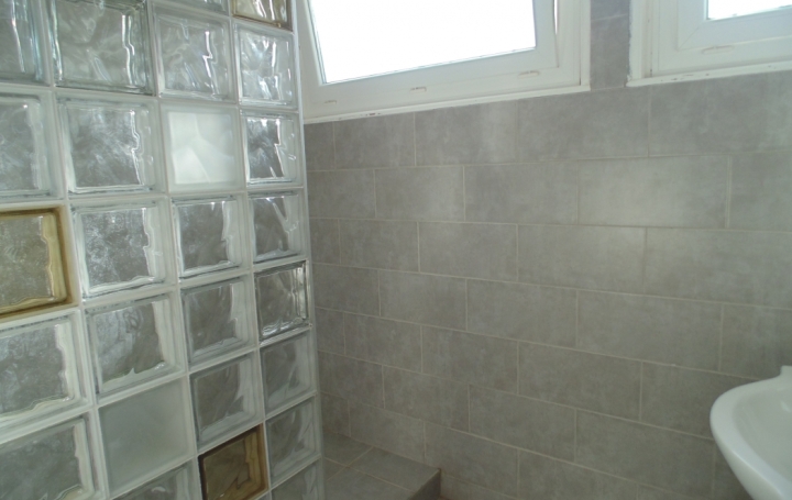 3 Pièces CHALAMONT (01320)  59 m2 750 € 