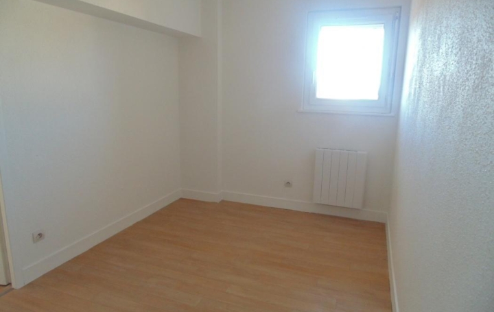 4 Pièces SAINT-PAUL-DE-VARAX (01240)  70 m2 637 € 