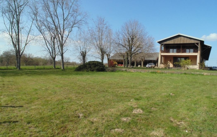 Maison MEXIMIEUX (01800)  297 m2 1 525 € 