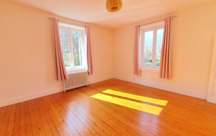 Maison VILLARS-LES-DOMBES (01330)  126 m2 1 100 € 