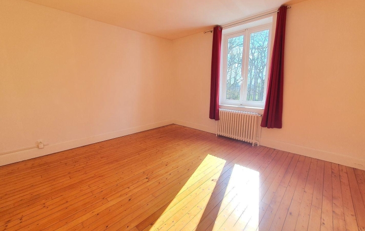Maison VILLARS-LES-DOMBES (01330)  126 m2 1 100 € 