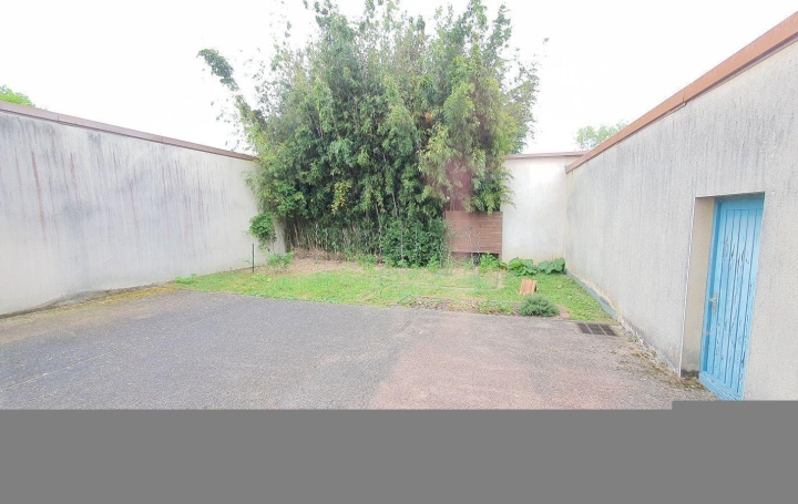 3 Pièces CHALAMONT (01320)  73 m2 830 € 