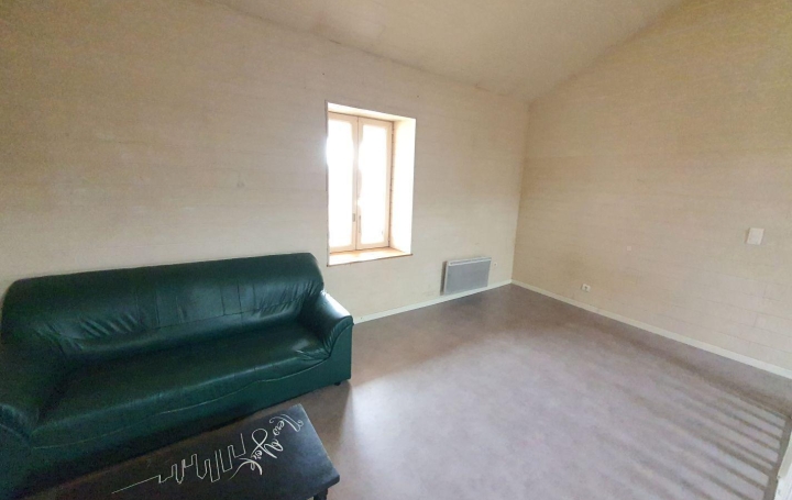 3 Pièces CHALAMONT (01320)  94 m2 656 € 